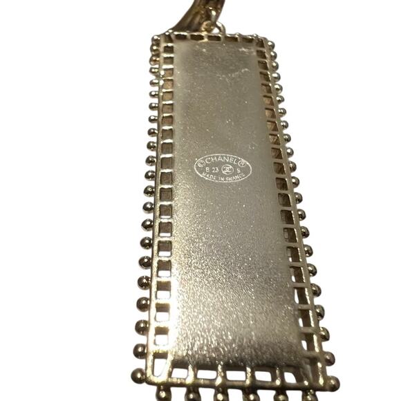 Chanel Gold Signature Bar Large Dangle Earrings Fall/Winter 2023 (CHXX024) - Picture 3 of 7